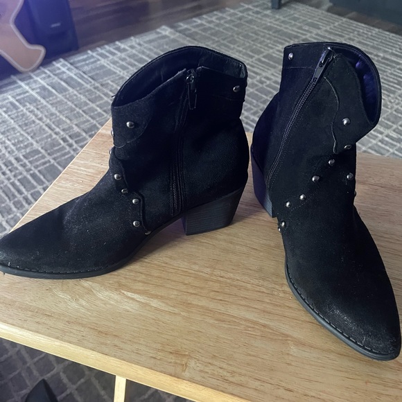 Black boots with fringe. Zip cu inside boot - Picture 2 of 4